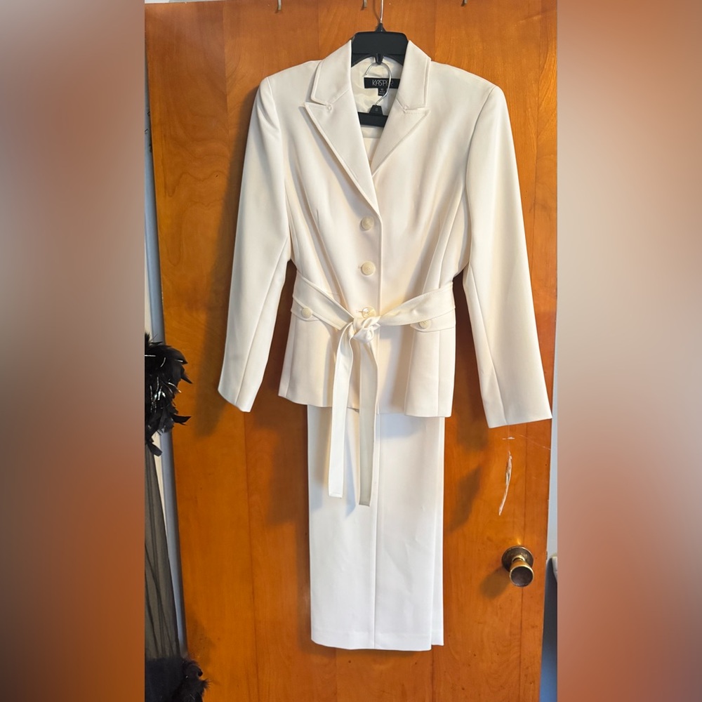 Kasper Cream Women's Suit Jacket with Belt